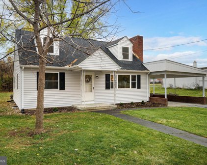 102 Hickory Ln, Winchester