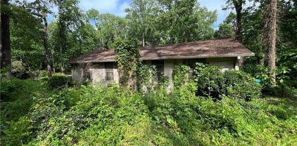 162 W Lake Drive, Roswell