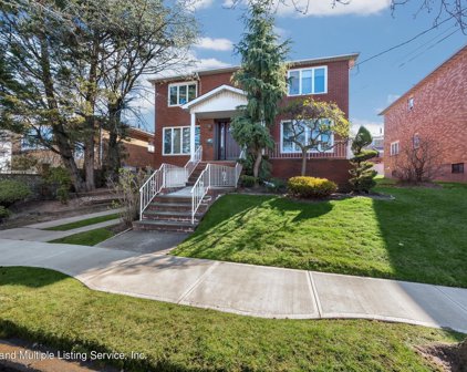 195 Warwick Avenue, Staten Island