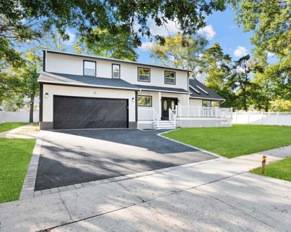 26 Jefferson Avenue, Northport