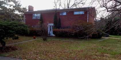 6809 Old Chesterbrook Rd, Mclean