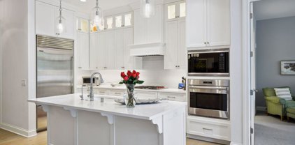 935 Lake Street E Unit #208, Wayzata