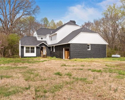 5660 Cartersville Road, Powhatan