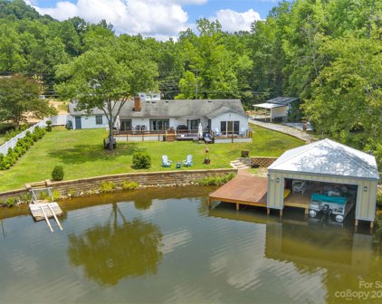 1326 E Lakeshore  Drive, Landrum