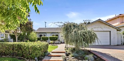 7568 Waterford Dr, Cupertino