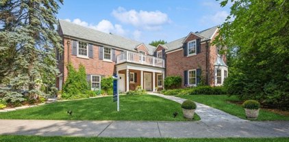 903 Sheridan Road, Wilmette