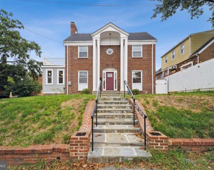5010 Brooks St Ne, Washington