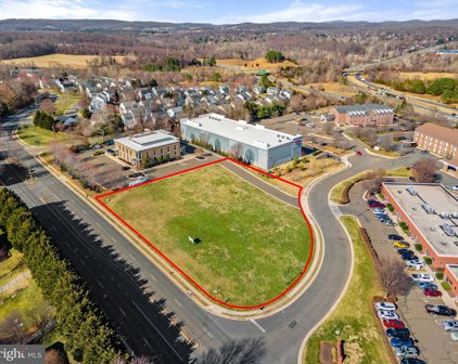 Holiday Ct, Warrenton