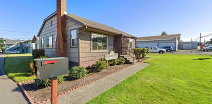2293 BROADWAY AVE, North Bend