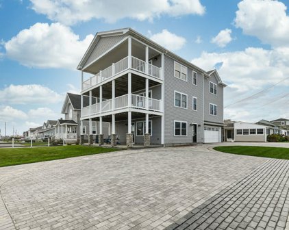 42 Pocono Road, Narragansett