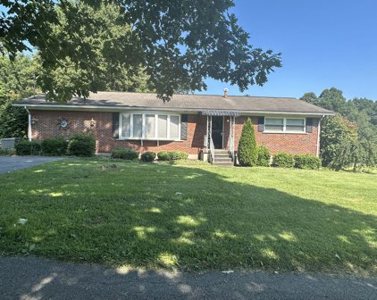 69 Gill Ln, Fayetteville