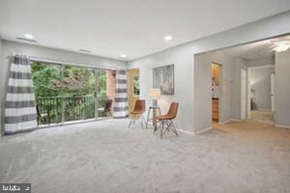 884 College Pkwy Unit #203, Rockville