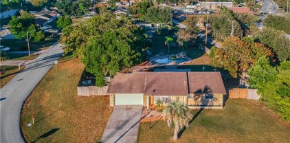 911 W Embassy Drive, Deltona