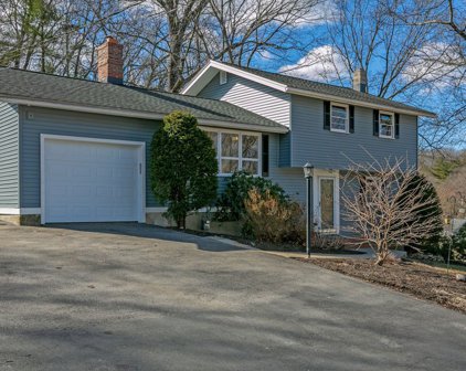86 Fort Meadow Dr, Hudson