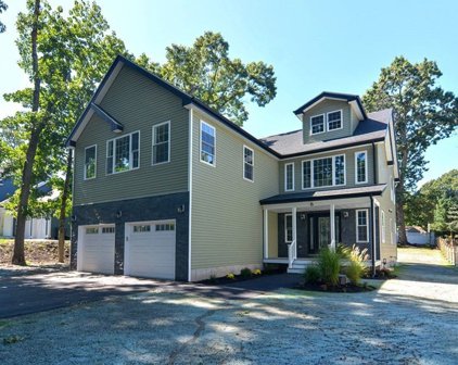 6 Ash St, Natick