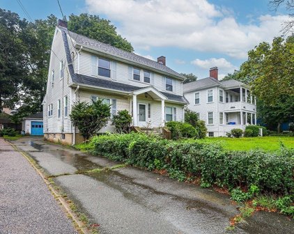 1597 Centre St, Newton