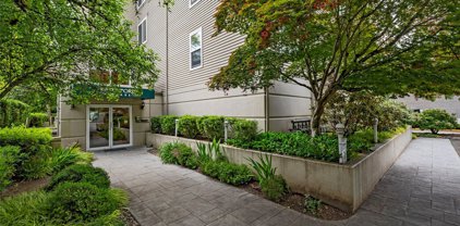 6831 NE 170th Street Unit #102, Kenmore