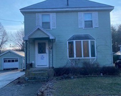 17 Maple St, Westford