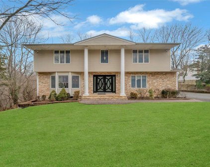 12 Pond View Drive, Muttontown