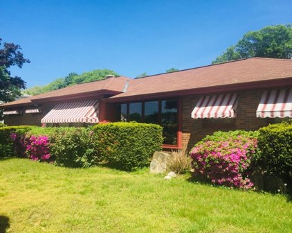 585 High St, Clinton