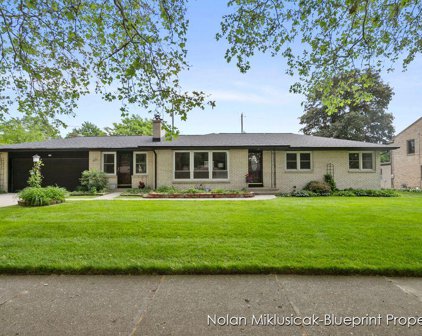 124 Woodcrest Drive NW, Grand Rapids