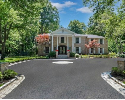 11 Woodfield Lane, Old Brookville