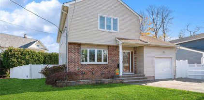 147 Oakview Avenue, Farmingdale