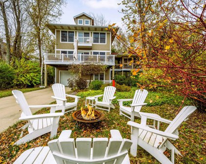 645 Lakeshore Drive, South Haven