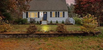 5 Stacey Rd, Middleboro