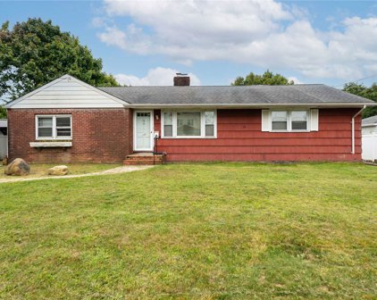 157 Berkeley Place, Massapequa