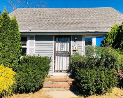 66 Coolidge Avenue, Amityville