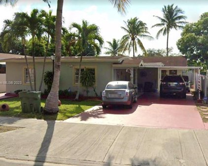 832 E 30th St, Hialeah