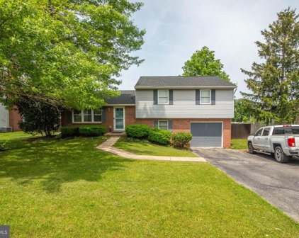 2895 Sunset Ln, York