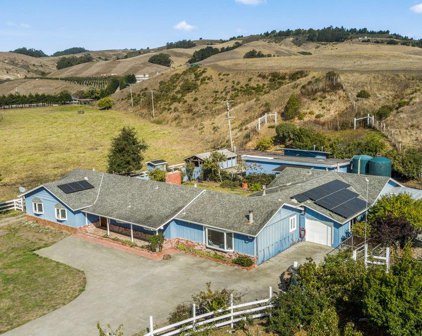 486 Stage RD, Pescadero