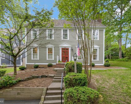 2048 Cobblestone Ln, Reston