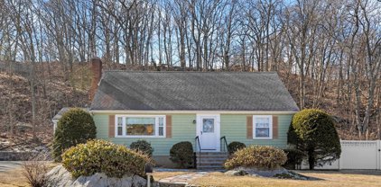 7 Wilbur Ave, Saugus