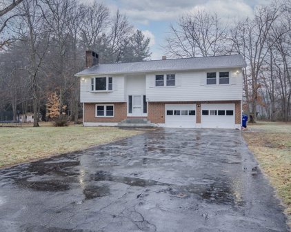 32 Alvirne Dr, Hudson