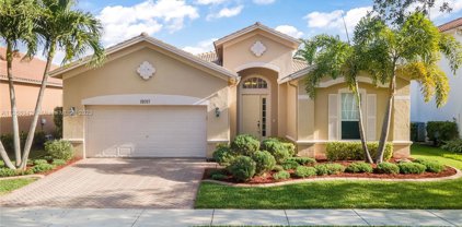 19207 Crystal St, Weston