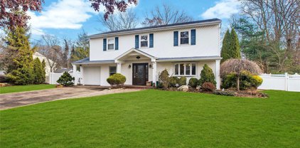 267 Bow Drive, Hauppauge