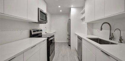 4400 Hillcrest Dr Unit #808A, Hollywood