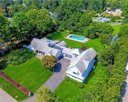 33 Mayflower Parkway, Westport