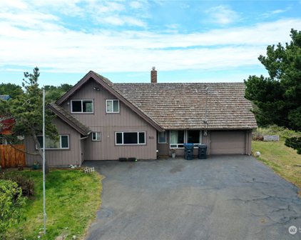 313 Sand Dune Avenue NW, Ocean Shores