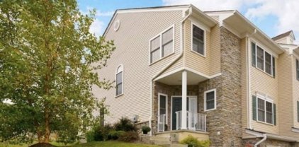 8 Tutbury Ct, Mount Olive Twp.