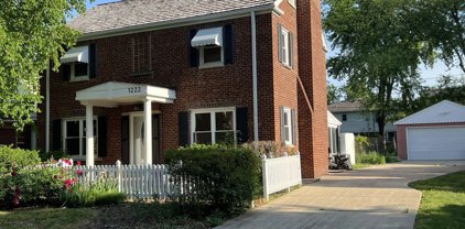 1222 E Woodford Place, Arlington Heights