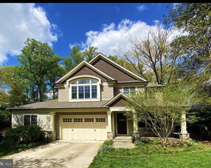 10124 Parkwood Ter, Bethesda