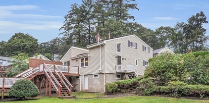 52 Waverly Rd, Woburn