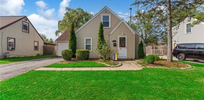 55 Spruce Road, Amherst