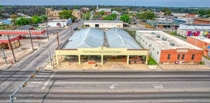 128 W Main St, Uvalde