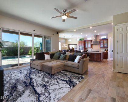765 W Flying Ace, Oro Valley