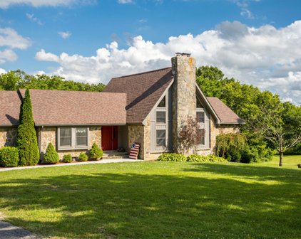 566 Hickory Ln, La Grange